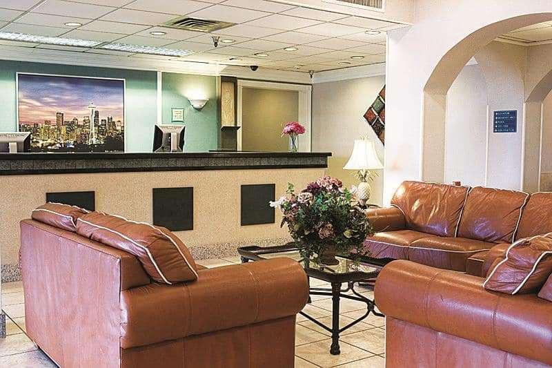 La Quinta Inn By Wyndham Линвуд Экстерьер фото