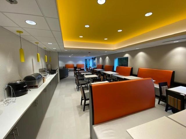 La Quinta Inn By Wyndham Линвуд Экстерьер фото
