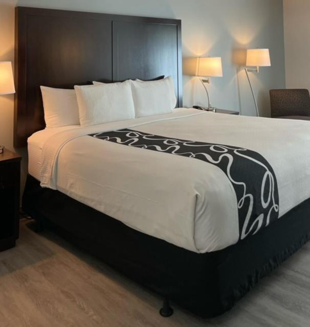 La Quinta Inn By Wyndham Линвуд Экстерьер фото