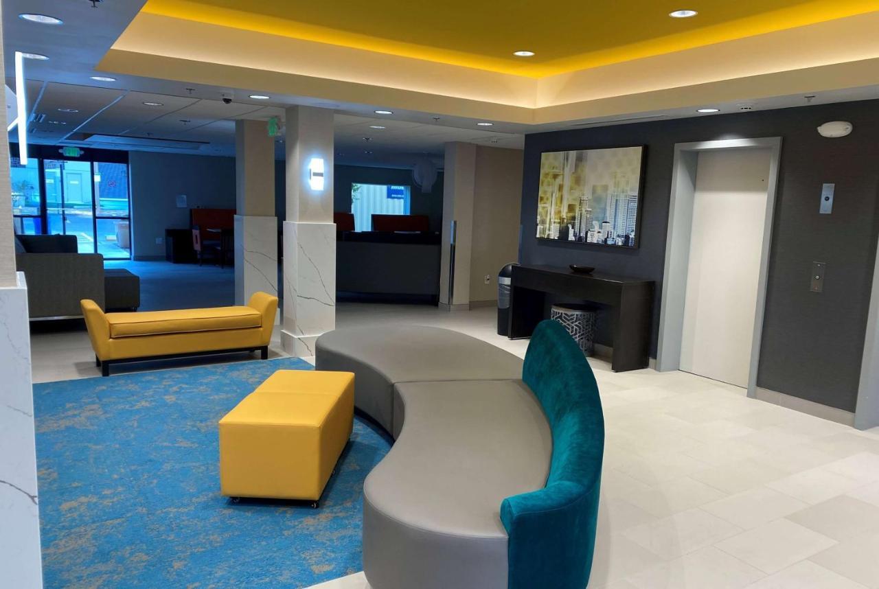 La Quinta Inn By Wyndham Линвуд Экстерьер фото