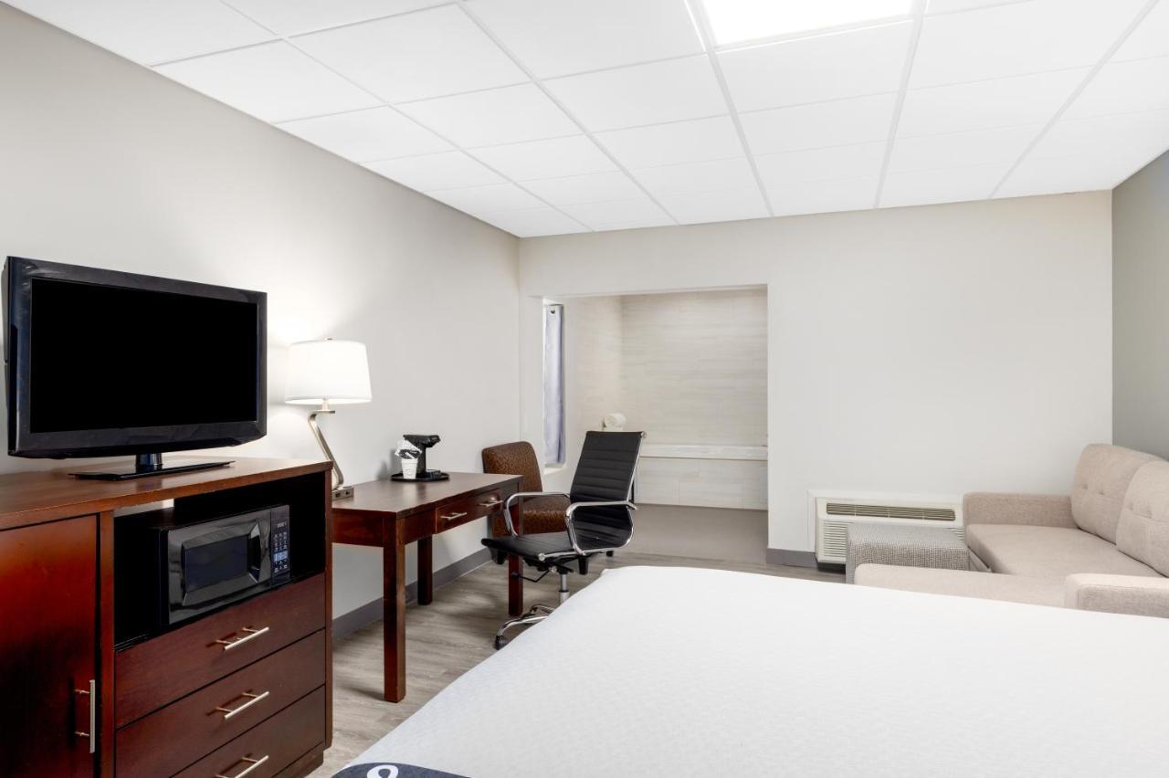 La Quinta Inn By Wyndham Линвуд Экстерьер фото